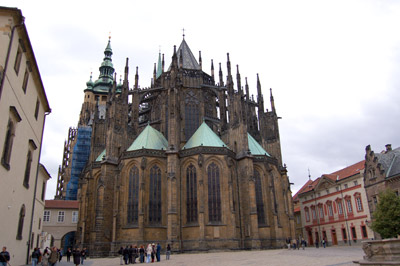 A picture of the St Vitus Cathedral from behind