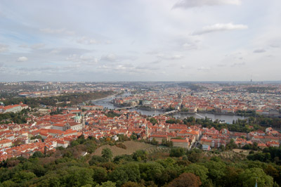 A picture of the view of Prague from the Pet?ín Lookout Tower