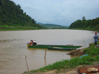 Vår båt på Kinabatangan River