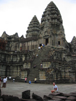 Fredrika inne i Angkor Wat